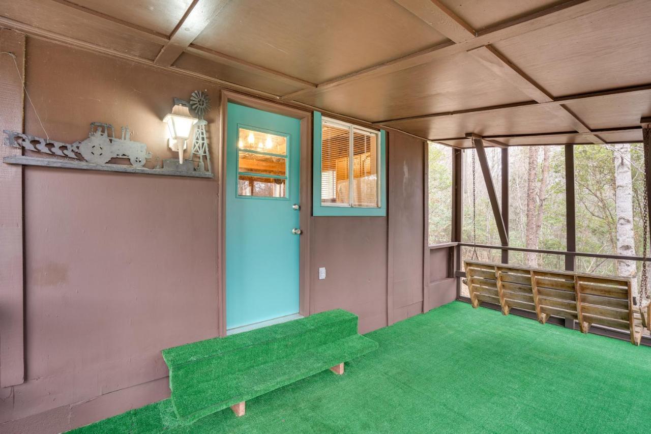 Peaceful Warne Cabin Fenced Yard And Screened Porch Brasstown Εξωτερικό φωτογραφία
