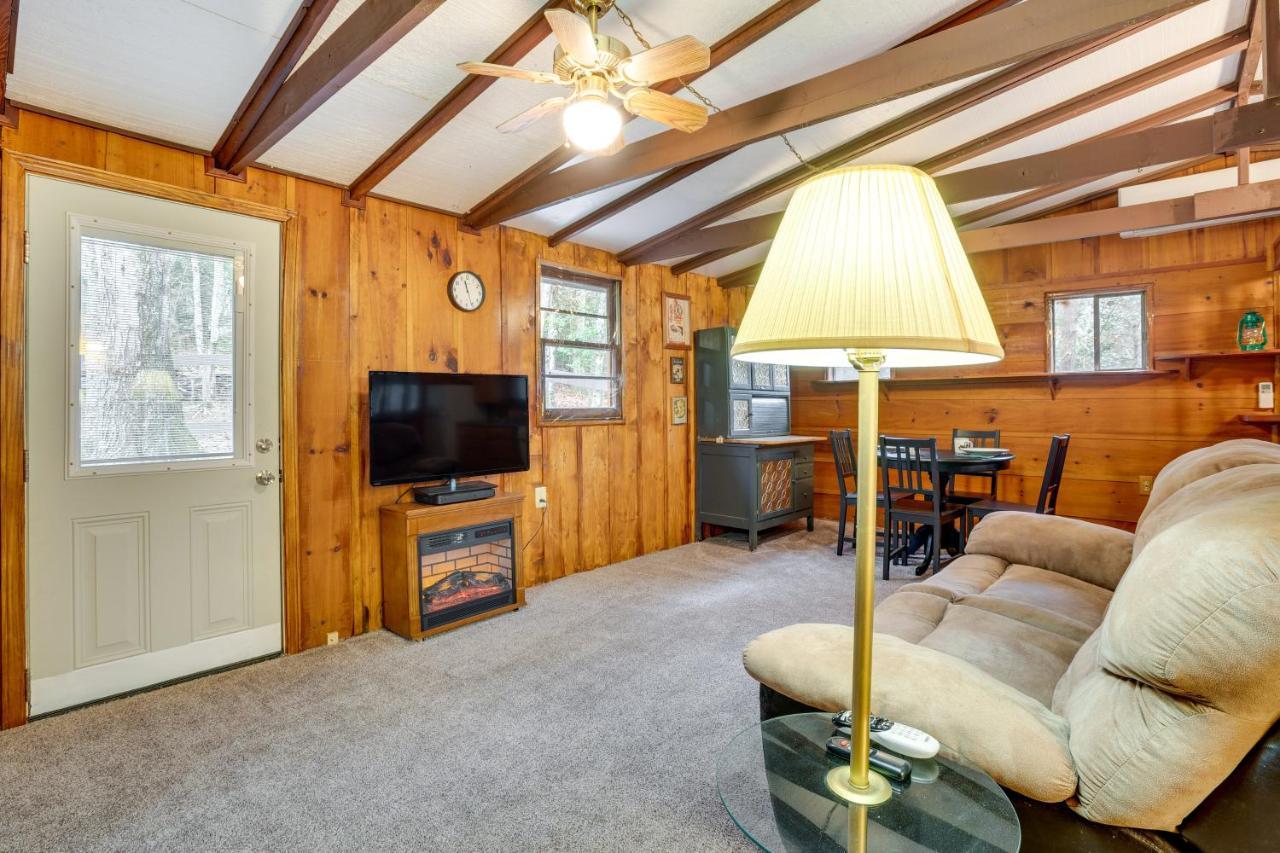 Peaceful Warne Cabin Fenced Yard And Screened Porch Brasstown Εξωτερικό φωτογραφία
